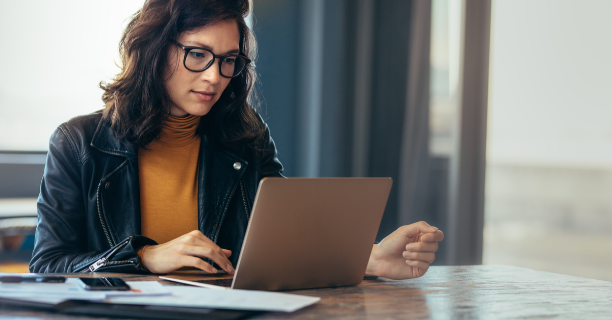 woman   working   at   computer